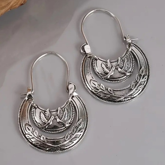 925 Sterling Silver Plated Boho Dove Engraved Hoop Earrings - Picture 4 of 5